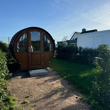 Schlaffass Auf Stellplatz Am Elbkrug 2 0 Campingplatz Buttel